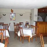 佩拉吉亚海滩一室公寓酒店 招待所 4*